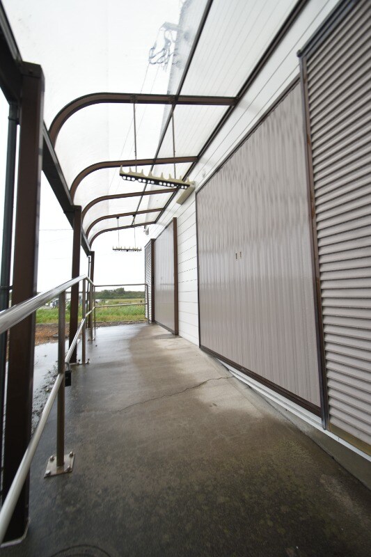 物件内観写真16　(スロープ)