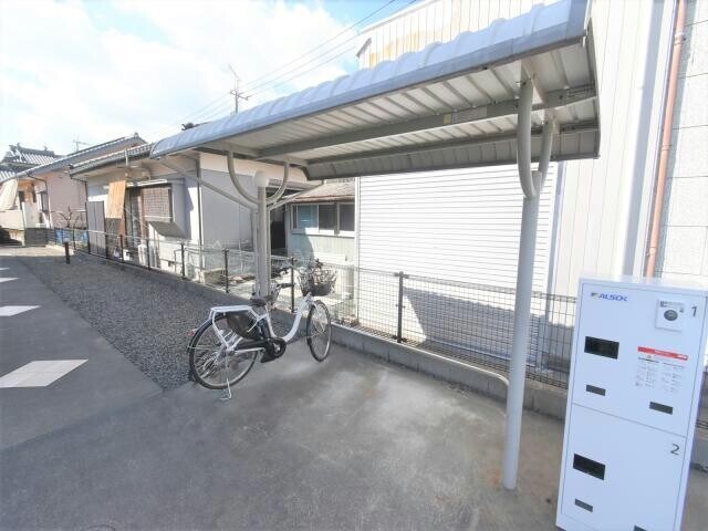 物件外観写真2　(駐輪場)