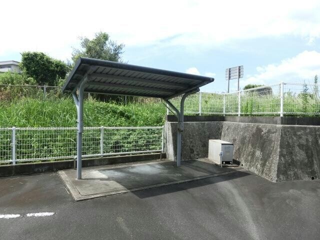 物件外観写真3　(駐輪場)