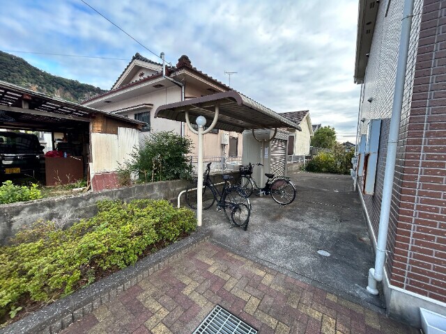 物件外観写真4　(駐輪場)