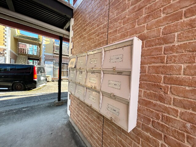 物件外観写真3　(集合ポスト)