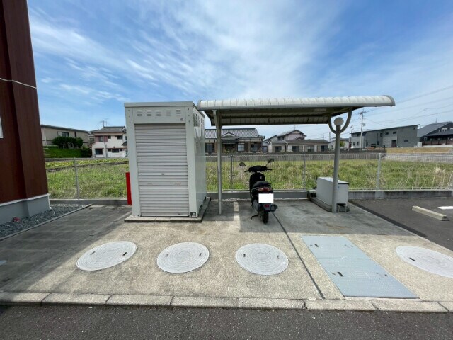 物件外観写真3　(駐輪場)