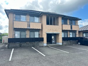 バリュージュ亀山　Ａ棟外観写真