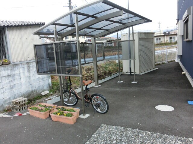 物件外観写真3　(駐輪場)
