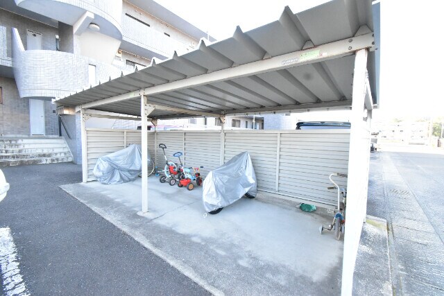 物件外観写真2　(駐輪場)