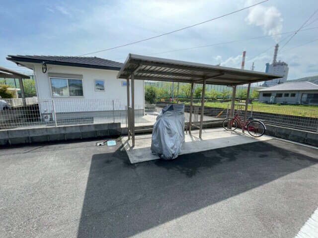 物件外観写真5　(駐輪場)