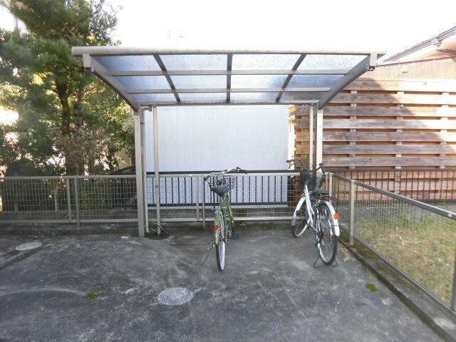 物件外観写真2　(駐輪場)