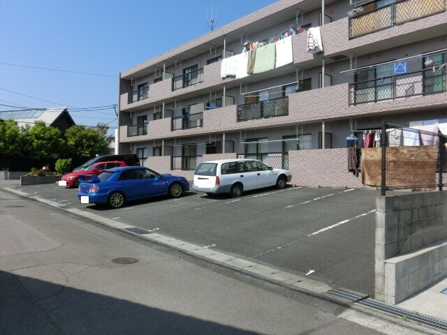 物件外観写真3　(駐車場)