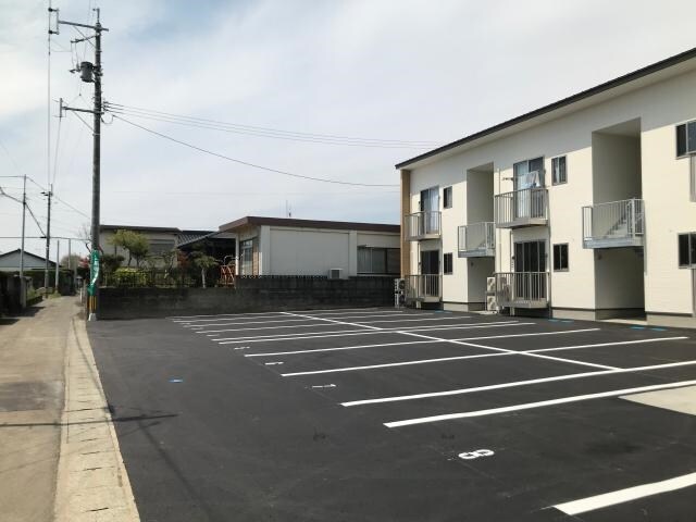 物件外観写真3　(駐車場)