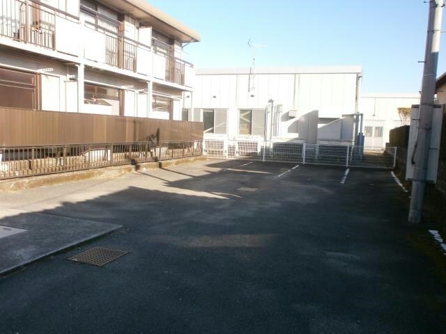 物件外観写真2　(駐車場)