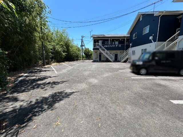 物件外観写真2　(駐車場)