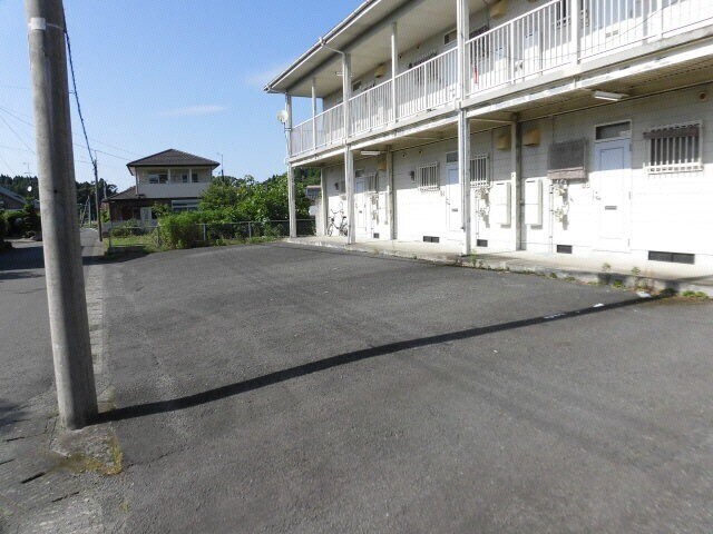 物件外観写真3　(駐車場)