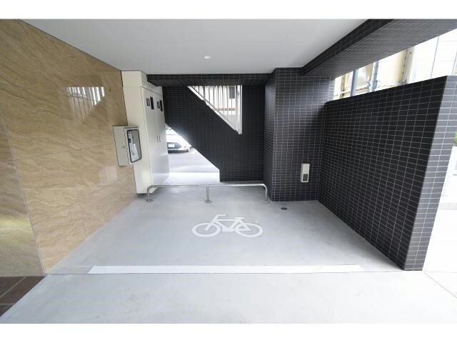 物件外観写真2　(駐輪場)