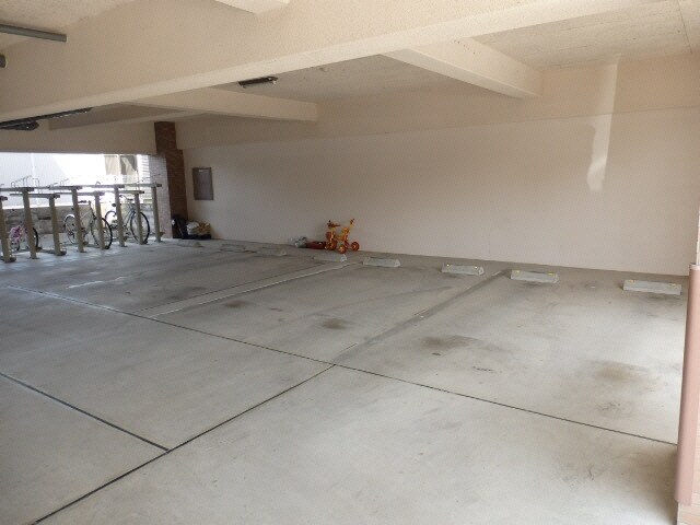 物件外観写真4　(駐車場)