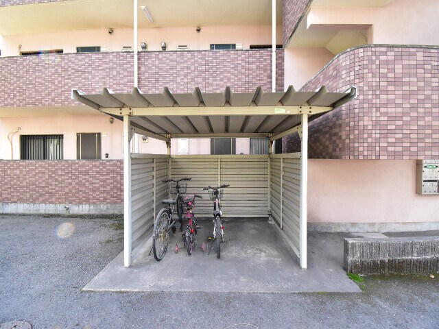 物件外観写真3　(駐輪場)