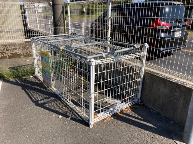 物件外観写真3　(敷地内ごみ置き場)