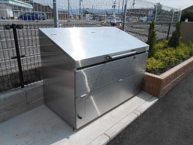 物件外観写真5　(※敷地内ゴミ置き場)