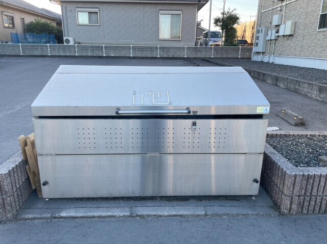 物件外観写真4　(敷地内ごみ置き場)