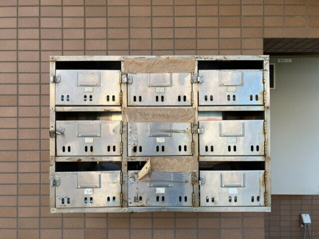 物件外観写真3　(集合郵便受け)