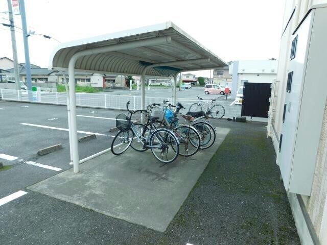 物件外観写真3　(駐輪場)