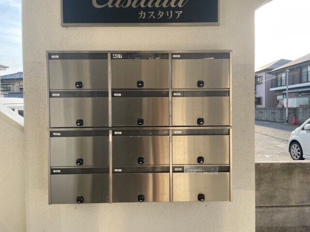 物件外観写真3　(集合郵便受け)