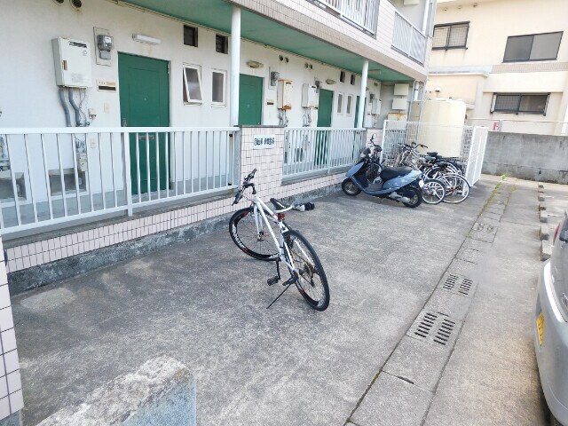 物件外観写真4　(駐輪場)
