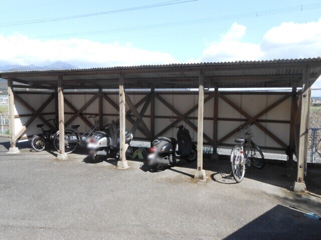 物件外観写真5　(駐輪場)