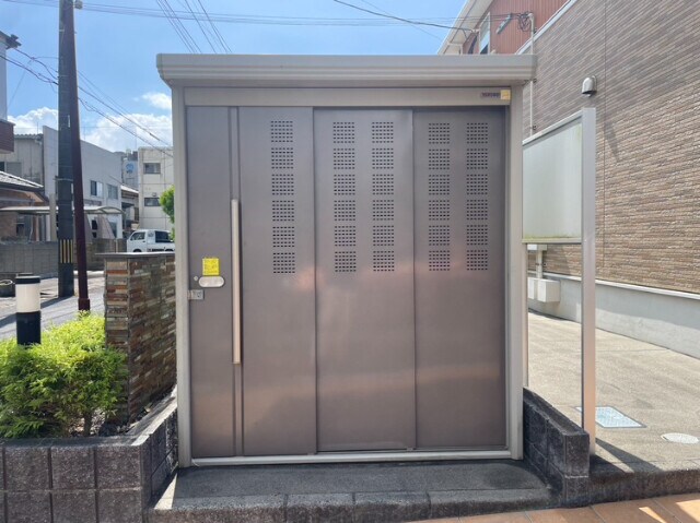 物件外観写真4　(敷地内ごみ置き場)