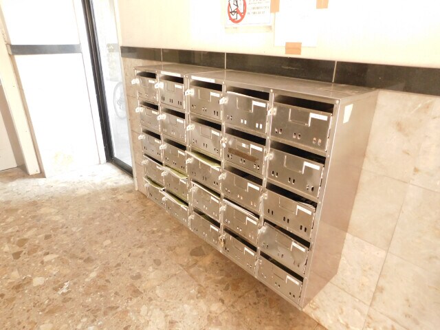 物件外観写真4　(集合郵便受け)