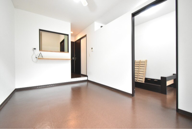 物件内観写真4　(※ベッドは設備品ではございません。)