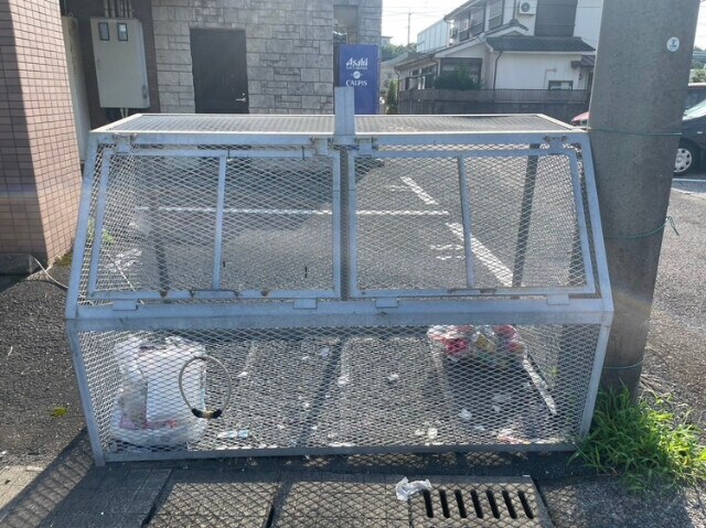 物件外観写真3　(敷地内ごみ置き場)