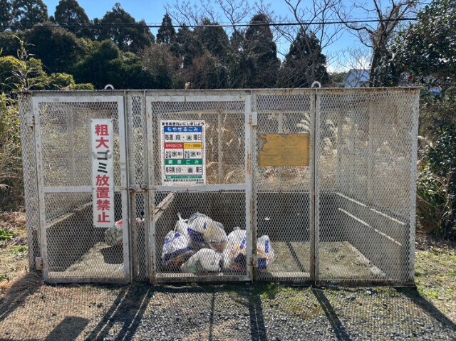 物件外観写真2　(敷地内ごみ置き場)