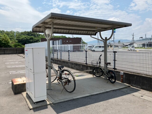 物件外観写真3　(※駐輪場)