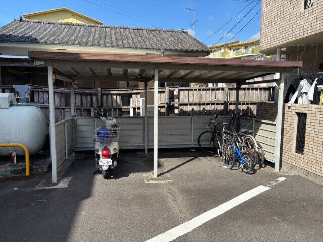 物件外観写真3　(駐輪場)