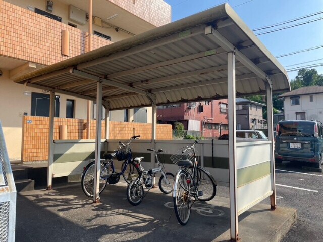 物件外観写真3　(駐輪場)