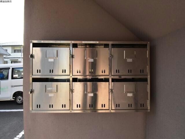 物件外観写真3　(集合郵便受け)