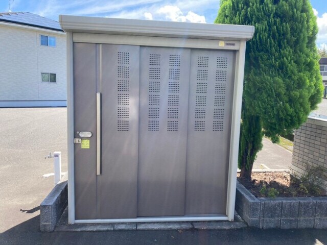 物件外観写真4　(※敷地内ごみ置き場)