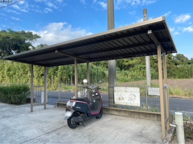 物件外観写真4　(駐輪場)