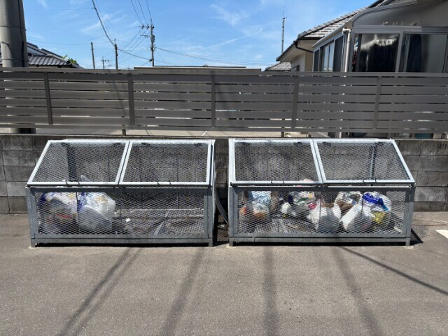 物件外観写真3　(※敷地内ゴミ置き場)