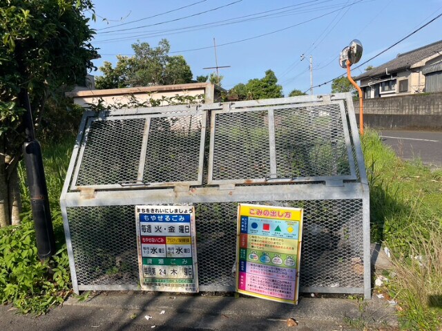 物件外観写真3　(敷地内ごみ置き場)