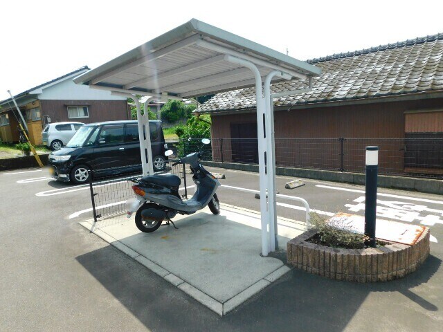 物件外観写真3　(駐輪場)