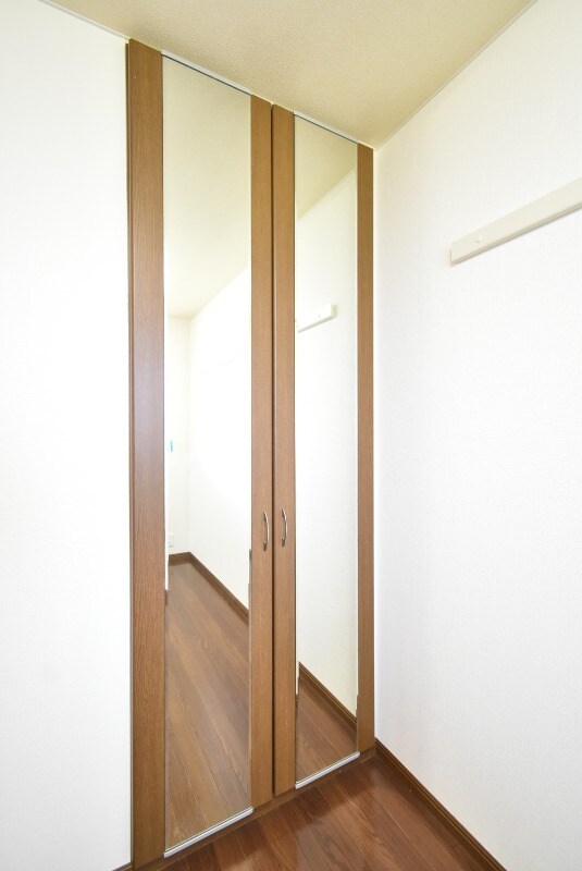 物件内観写真12　(姿見付きＣＬ)