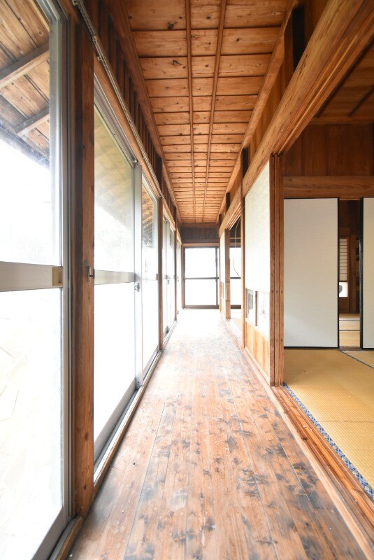 物件内観写真13　(縁側)