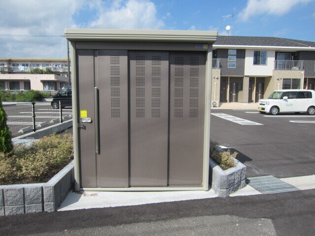 物件外観写真4　(ゴミ置き場)