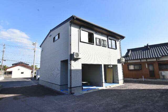 物件外観写真2　(建築中)