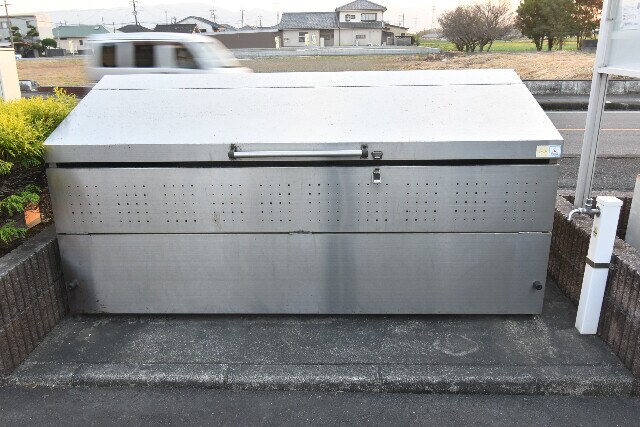 物件外観写真4　(ゴミ捨て場)