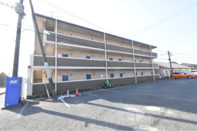 物件外観写真4　(駐車場)