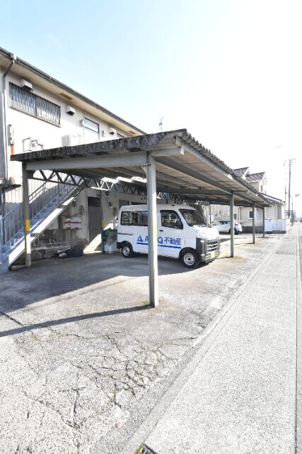 物件外観写真3　(駐車場)