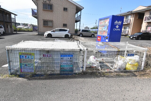 物件外観写真3　(ゴミ捨て場)