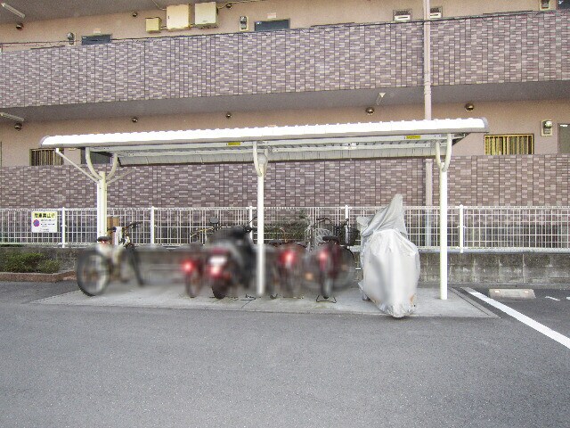 物件外観写真2　(駐輪場)